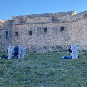 Preparatory study of a bio and phyto soil remediation experimental and participative space located in a heritage classified monument